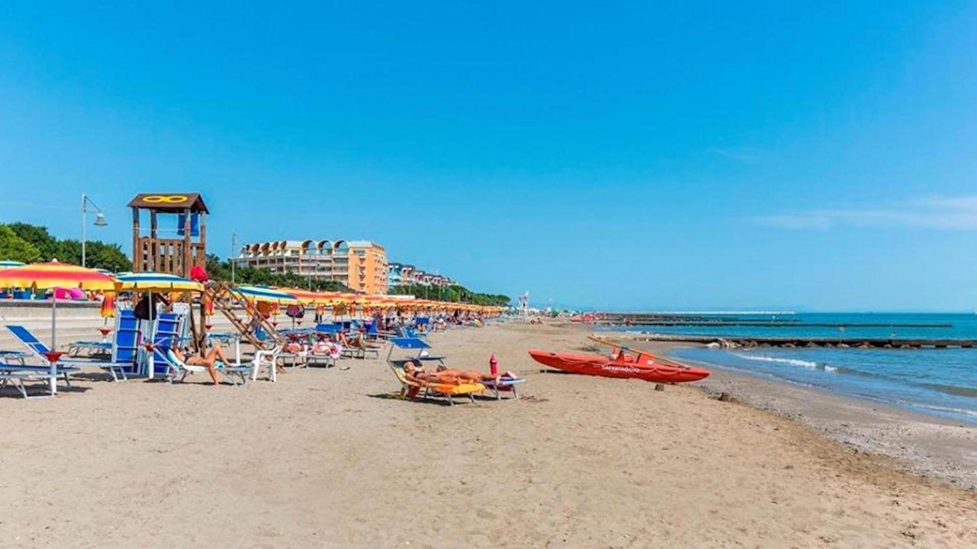 Bright Apartment With Pool Porto Santa Margherita di Caorle Exterior photo