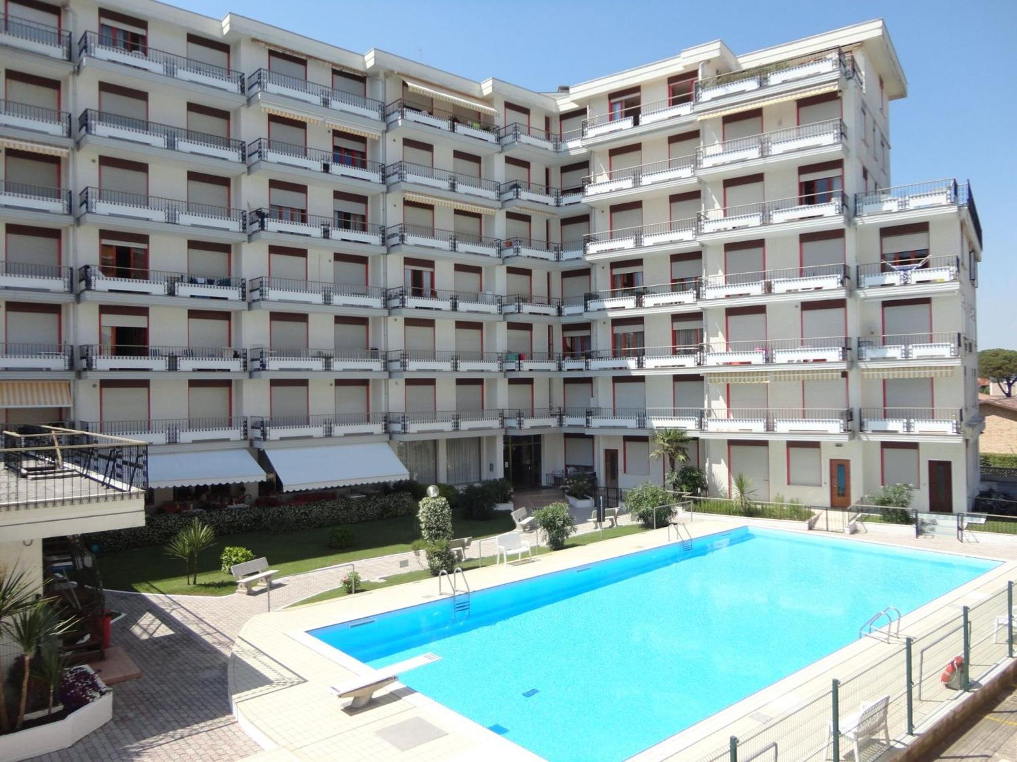 Bright Apartment With Pool Porto Santa Margherita di Caorle Exterior photo
