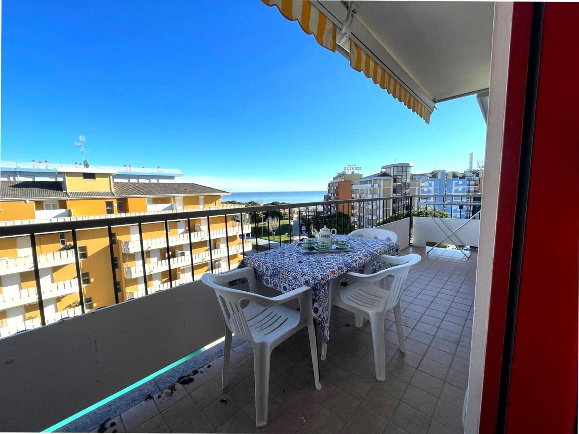 Bright Apartment With Pool Porto Santa Margherita di Caorle Exterior photo
